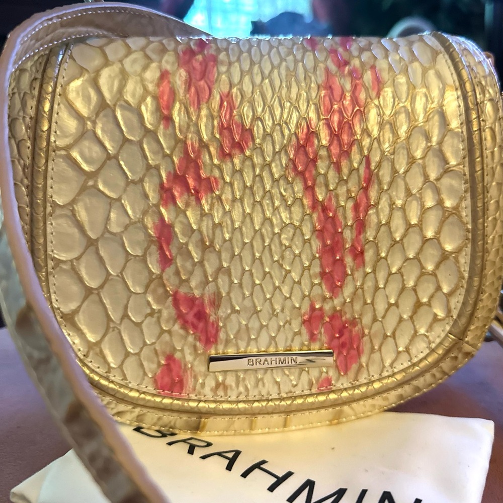 This is a beautiful BRAND NEW BRAHMIN CROSSBODY!  It is ivory/pink in color.